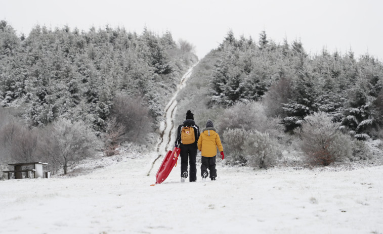 Las montañas de Ourense y Lugo registran las primeras nevadas