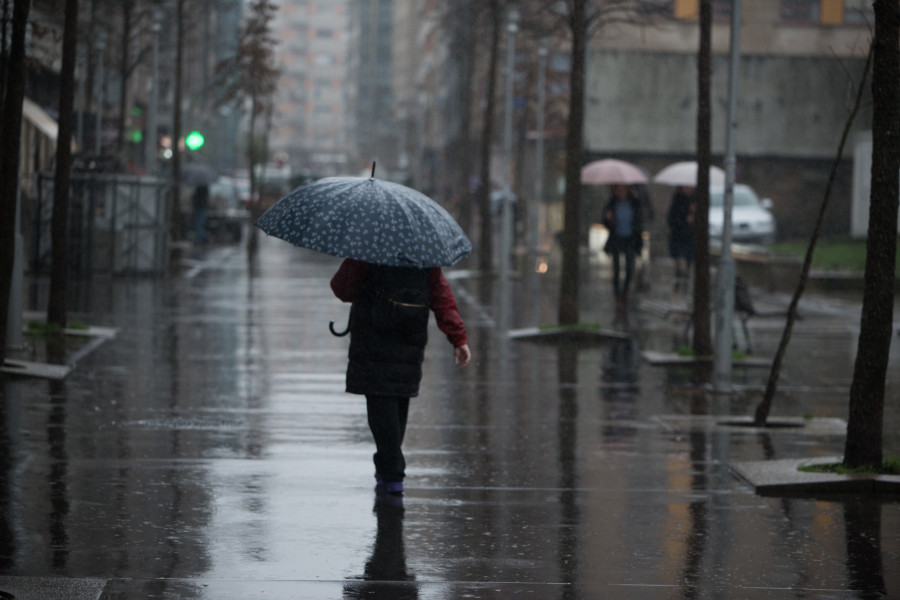 Un frente poco activo trae a Galicia cielos nubosos y alguna lluvia