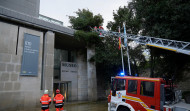 Las emergencias por el viento avanzan la alerta roja