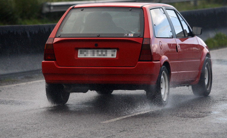 Los expertos deslizan que parte de las colisiones con lluvia en A Coruña son evitables