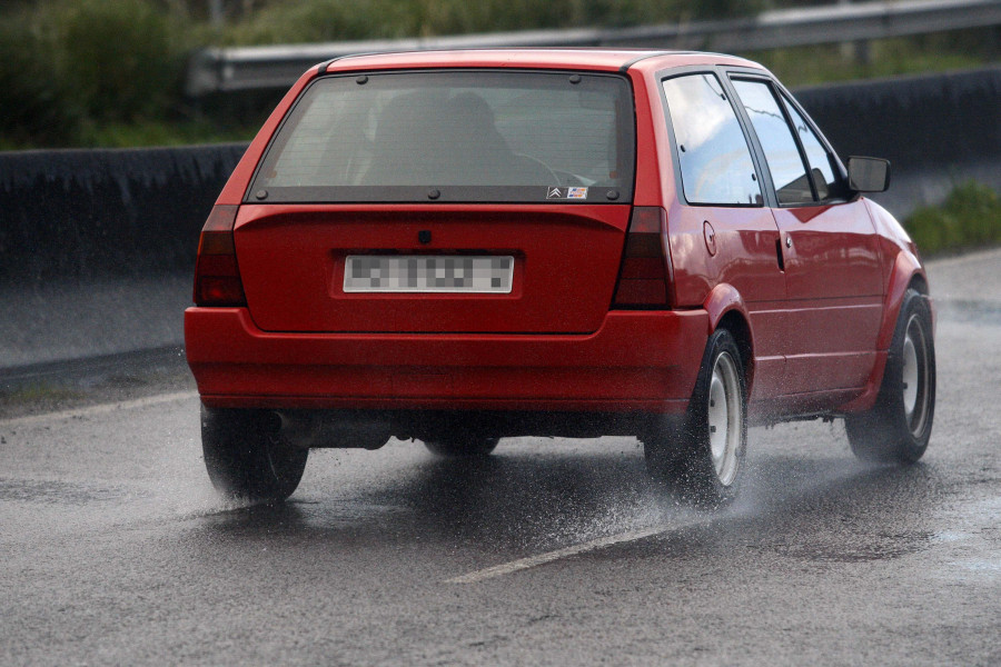 Los expertos deslizan que parte de las colisiones con lluvia en A Coruña son evitables