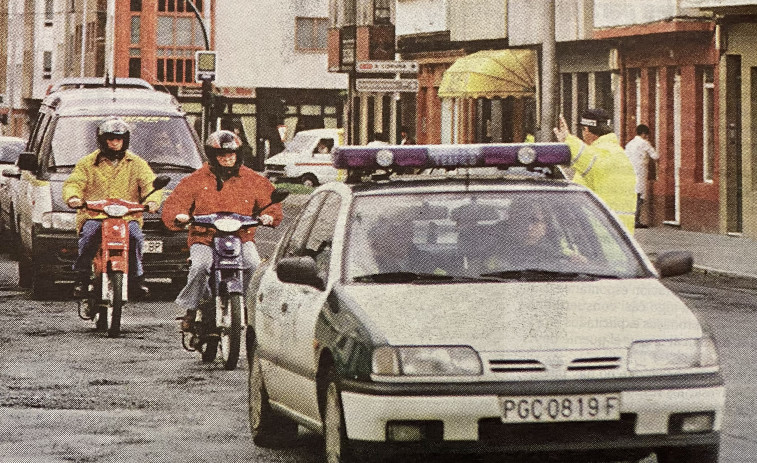 Hace 25 años: Una semana de atascos en el puente de As Pías y los Kilomberos ya tienen local