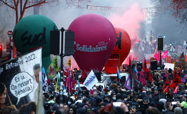 Protestas masivas en Francia contra la reforma de las pensiones del Gobierno