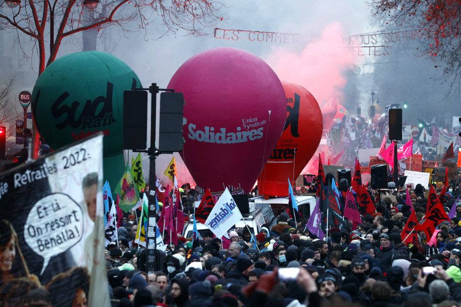 Protestas masivas en Francia contra la reforma de las pensiones del Gobierno