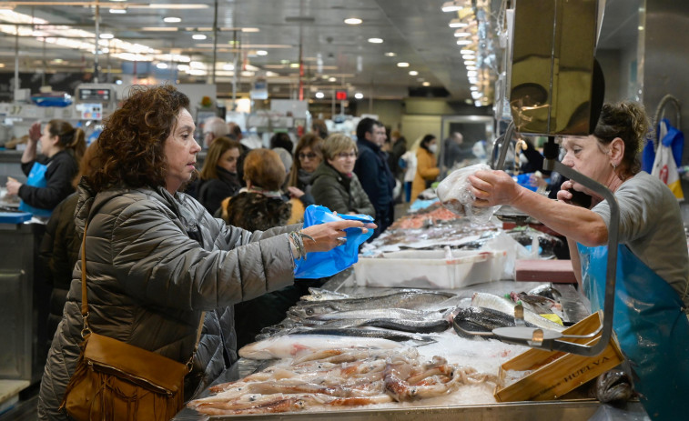 Vuelve la normalidad a los mercados coruñeses después de una semana marcada por el temporal