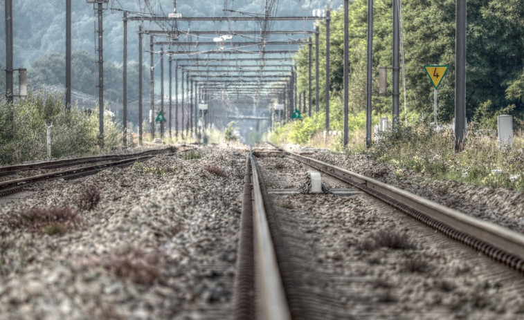 Descarrila un tren de mercancías cerca de Lalín resultando herido leve el maquinista