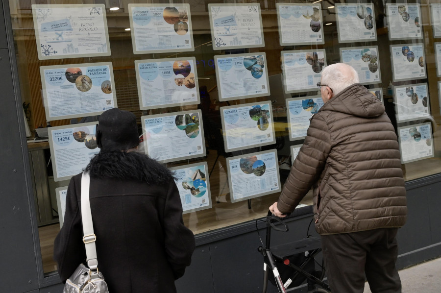 Las vacaciones también entran  en la cesta de las rebajas de enero de los coruñeses