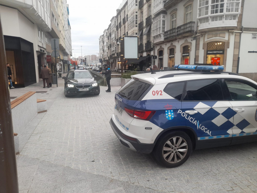 El 092 mantiene la vigilancia en la calle Compostela ante las infracciones continuadas