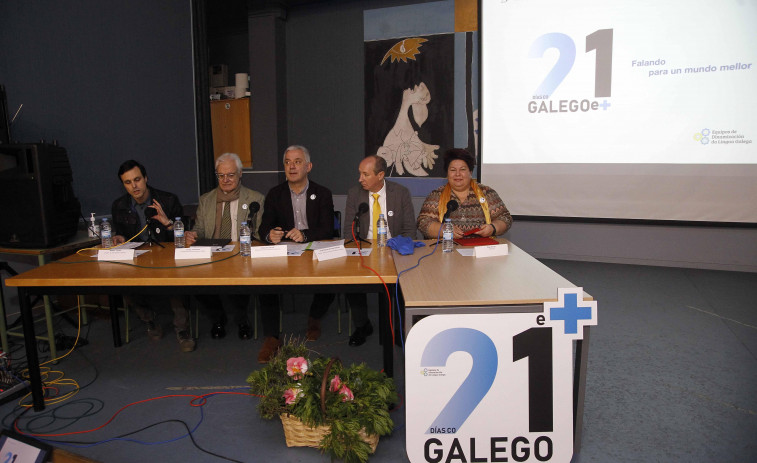 A Xunta presenta no instituto Rafael Dieste a V edición do programa ‘21 días co galego e +’