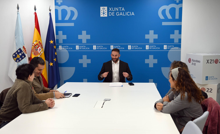 Las 25 familias de Novo Mesoiro logran que la Xunta habilite un bus para el transporte al IES A Sardiñeira