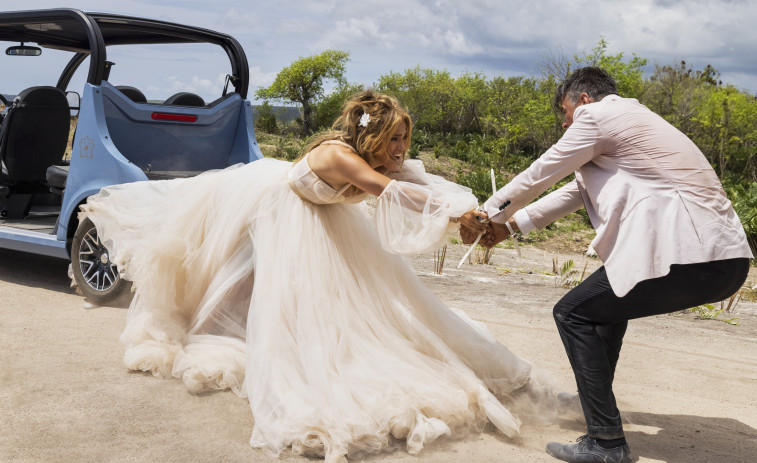 Jennifer López y Jason Duhamel tienen una boda explosiva en 