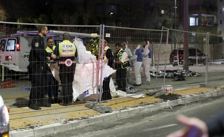 Máxima alerta policial y varios detenidos en Jerusalén tras un mortal atentado