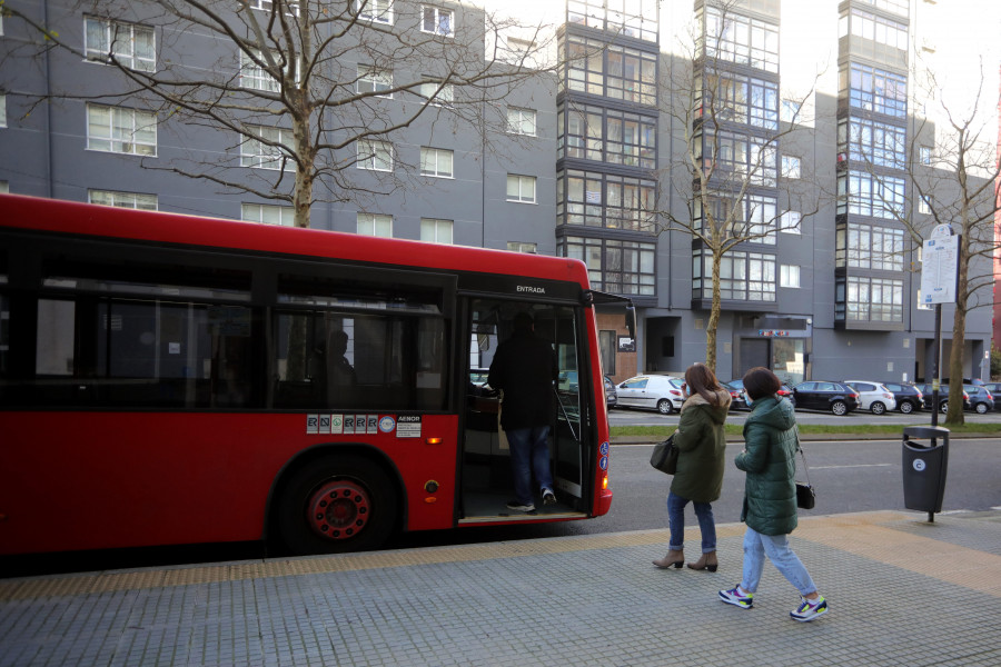 El Ayuntamiento aplica una rebaja del 50% en la tarifa del bus