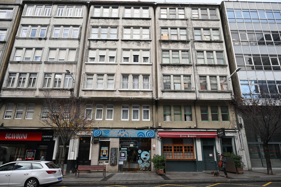 Suspendido el desalojo del edificio de la avenida de Oza debido a la huelga