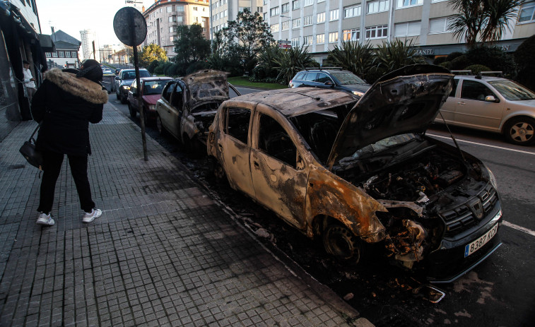 Arden cuatro vehículos en dos puntos distintos de A Coruña