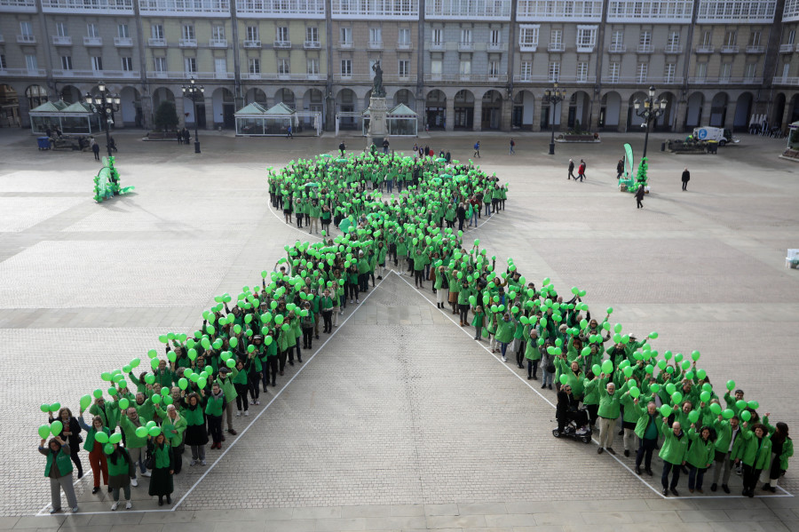 María Pita se tiñe de verde contra el cáncer