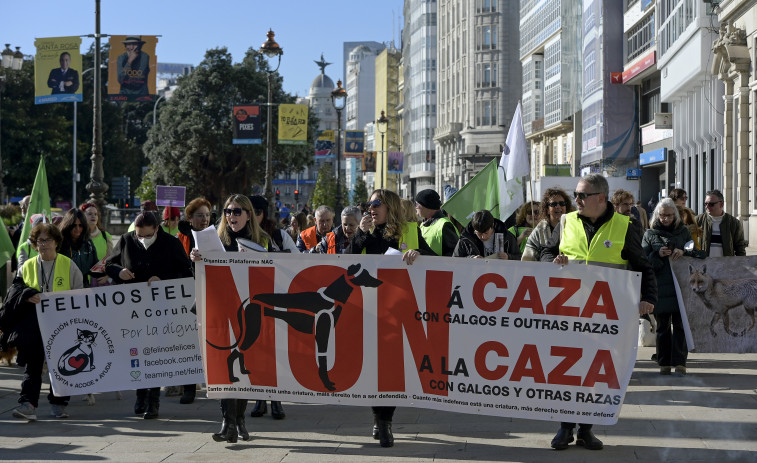 Los animalistas se manifiestan en A Coruña para pedir el fin de la caza con perros