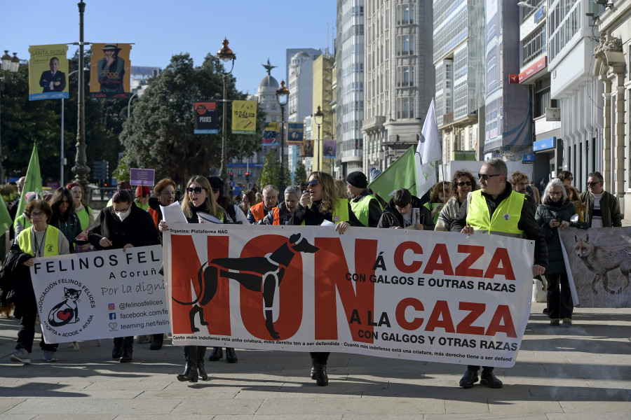Los animalistas se manifiestan en A Coruña para pedir el fin de la caza con perros