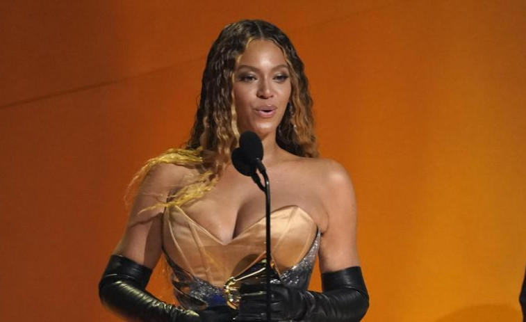 Beyoncé hace historia en unos Grammy que consagran a Harry Stiles