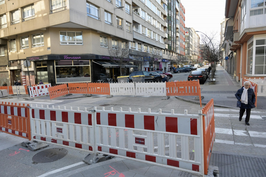 Las obras de la avenida de Os Mallos cortan un mes el barrio por su arteria más importante