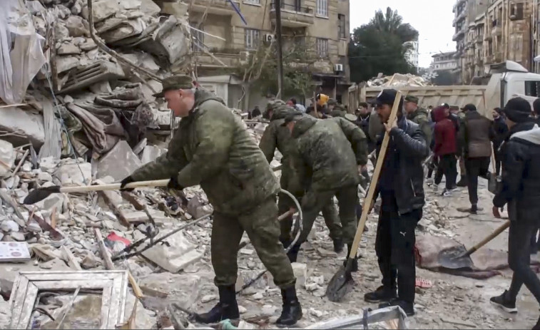 Más de 8.000 personas rescatadas de los escombros del terremoto en Turquía