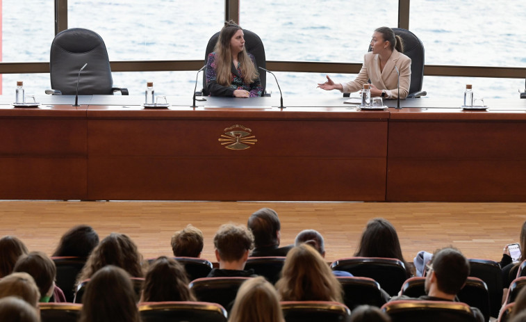 La cómica Carolina Iglesias llena de feminismo el Paraninfo de la Universidad