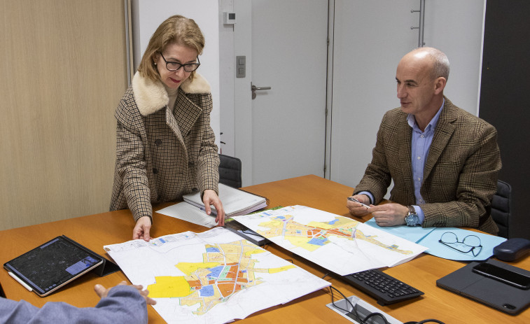 Curtis y la Xunta buscan soluciones a la demanda de suelo en el municipio