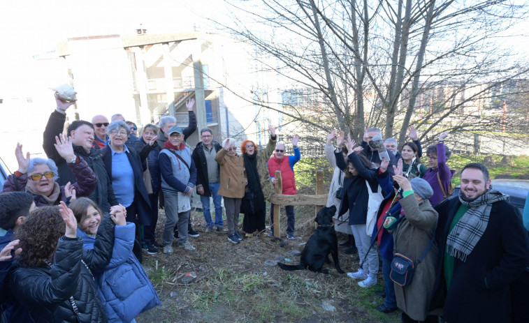 Los vecinos reivindican que la fuente de San Amaro no    se entierre para siempre