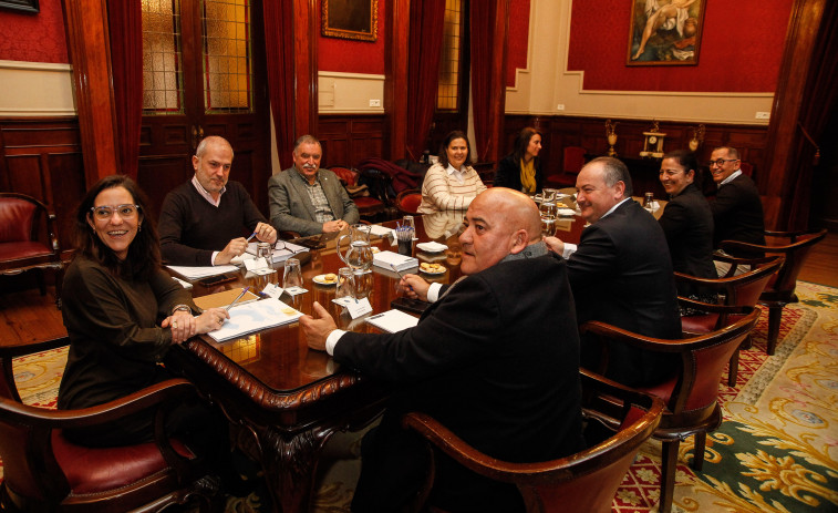 Inés Rey recibe a los alcaldes del Consorcio As Mariñas para hablar sobre los residuos