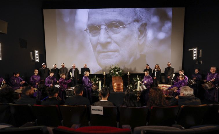 Caras conocidas del cine y la cultura, en la capilla ardiente de Carlos Saura