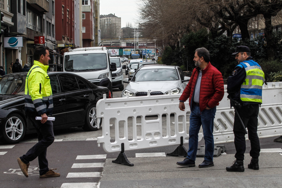 El primer día del corte de la calle Ramón y Cajal provoca una congestión en hora punta