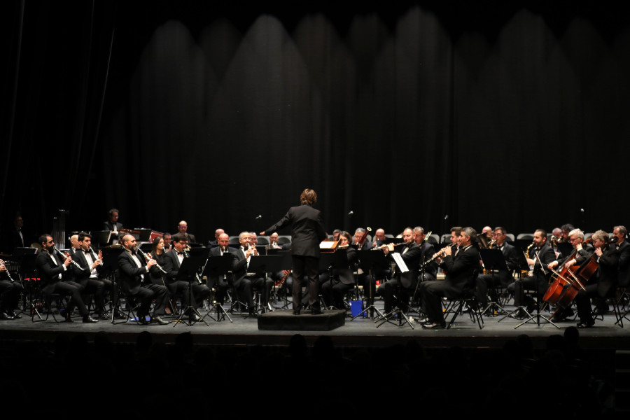 La Banda de A Coruña y la Sinfónica del Conservatorio Superior unen 93 músicos en el Palacio de la Ópera