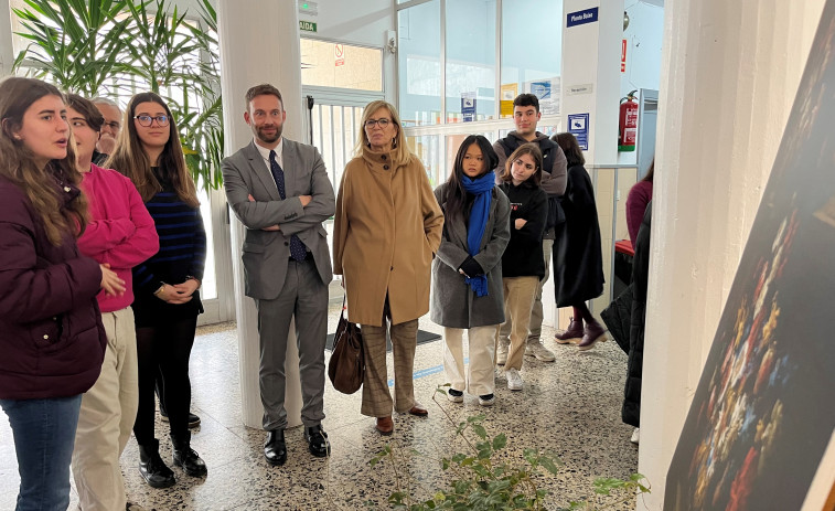 Trenor felicita a los alumnos del Menéndez Pidal de A Coruña por la calidad de su exposición