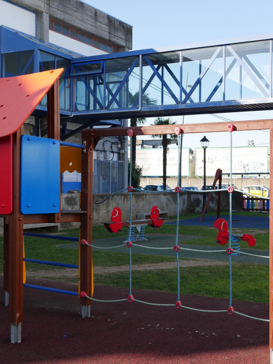 Un niño se golpea en un parque de O Carregal al soltarse una pieza de un juego