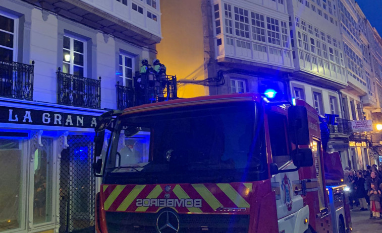 Los Bomberos de A Coruña rescatan a una gaviota atrapada en Riego de Agua