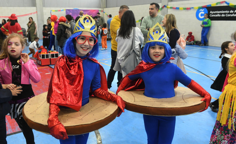 Reportaje | El espíritu más carnavalesco toma los barrios e inunda Novo Mesoiro