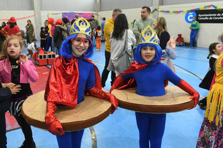 Reportaje | El espíritu más carnavalesco toma los barrios e inunda Novo Mesoiro