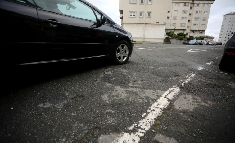 Los vecinos reclaman que se renueve el asfalto en varias calles de la zona de O Birloque