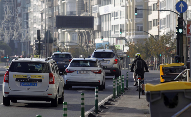 La manifestación del personal del transporte interurbano cierra el tráfico este jueves en el centro de A Coruña