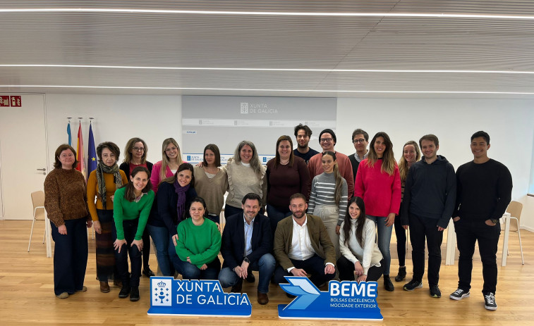 Los becarios BEME de la Universidad de A Coruña se reúnen con Emigración