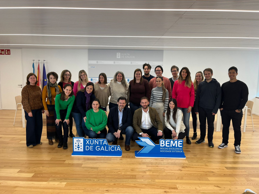Los becarios BEME de la Universidad de A Coruña se reúnen con Emigración