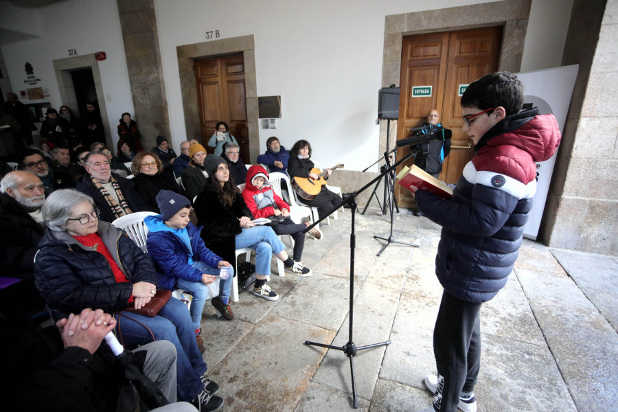 Reportaxe | Medio cento de cantos para lembrar a Rosalía no seu día