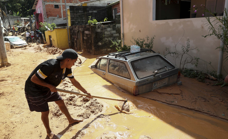 Sube a 54 el número de muertos por las lluvias en Sao Paulo