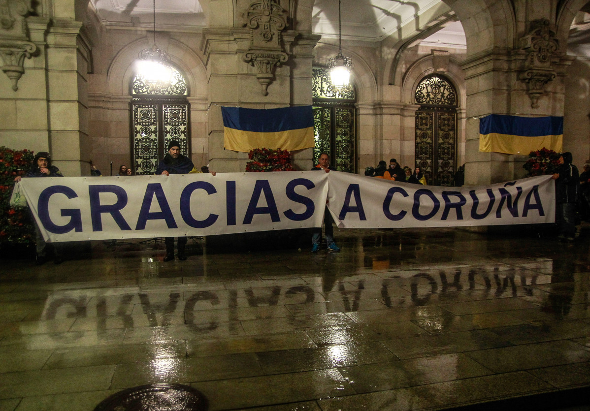 La concentraciu00f3n de la noche fue seguida por cientos de personas, mientras que los representantes polu00edticos guardaron silencio a