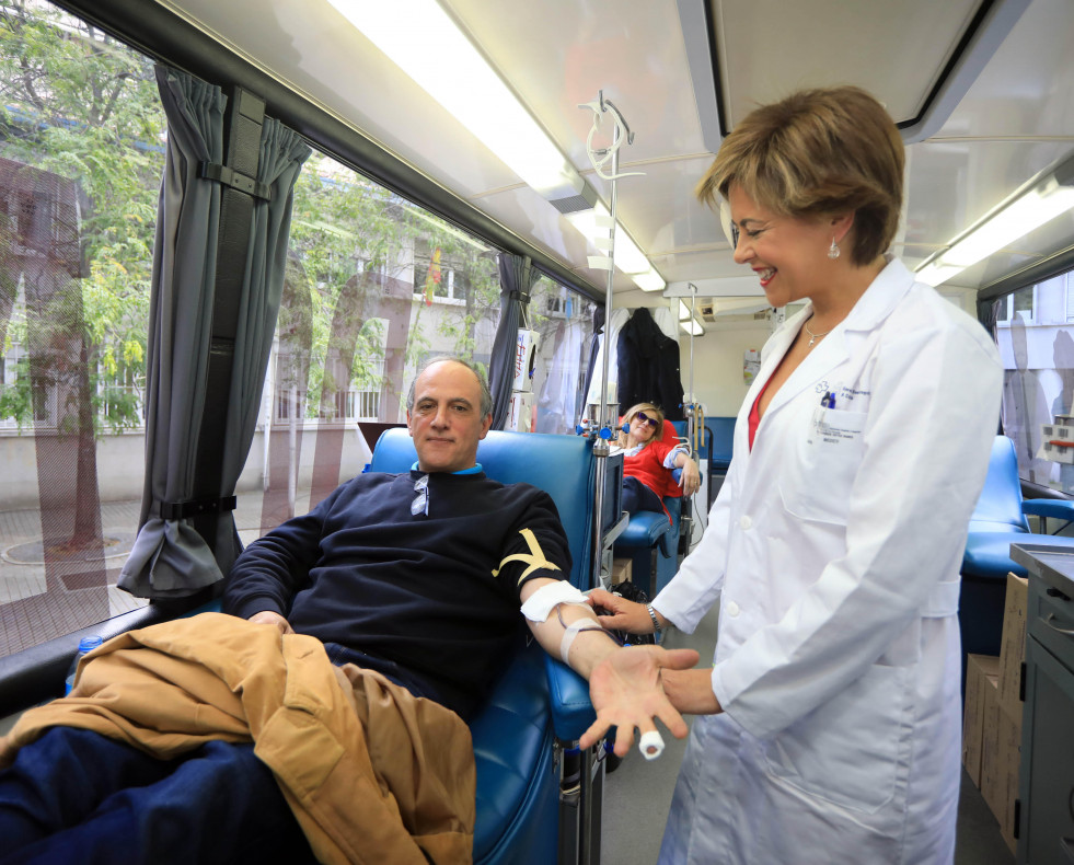 Una persona dona sangre @Patricia G. Fraga