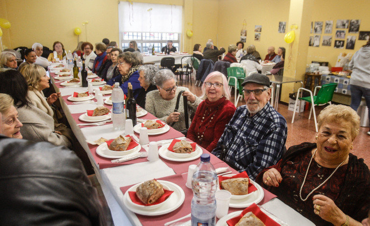 Un cocido-baile reunió a 46 vecinos de O Birloque para despedir el carnaval
