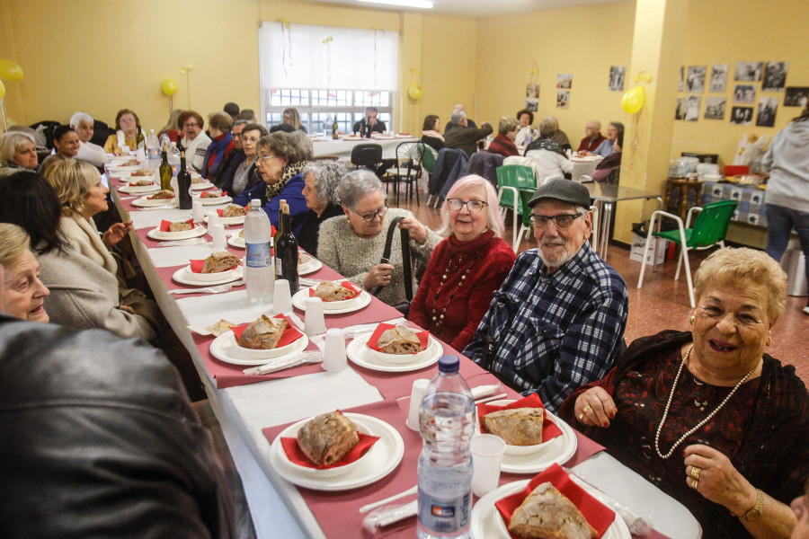 Un cocido-baile reunió a 46 vecinos de O Birloque para despedir el carnaval