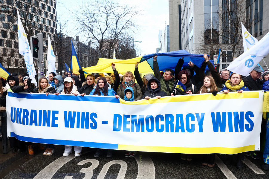 Miles de personas protestan en Bruselas contra la guerra de Ucrania