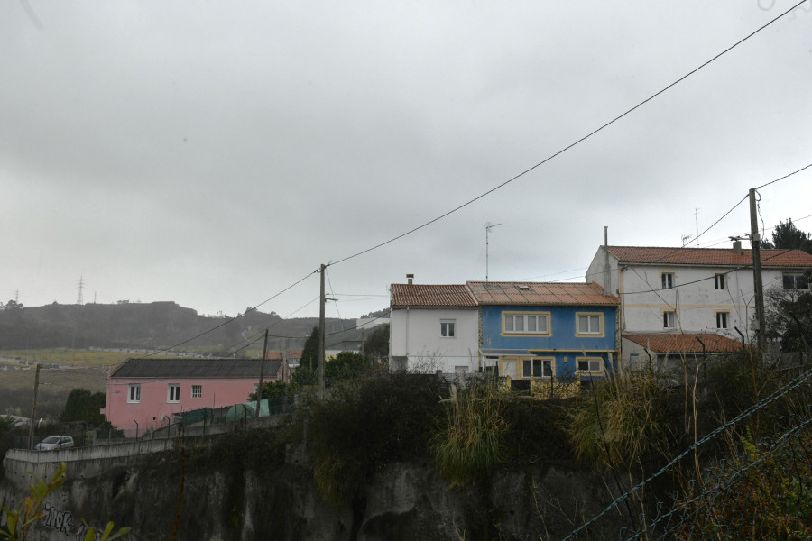 Los vecinos de Vío denuncian problemas para ducharse por la falta de presión del agua