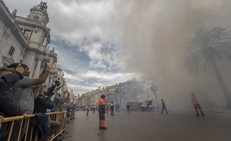 La primera mascletà de 2023 descarga 90 kilos de pólvora con un disparo 